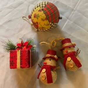 Lot of rustic Christmas ornaments smowmen, package and quilt square ball